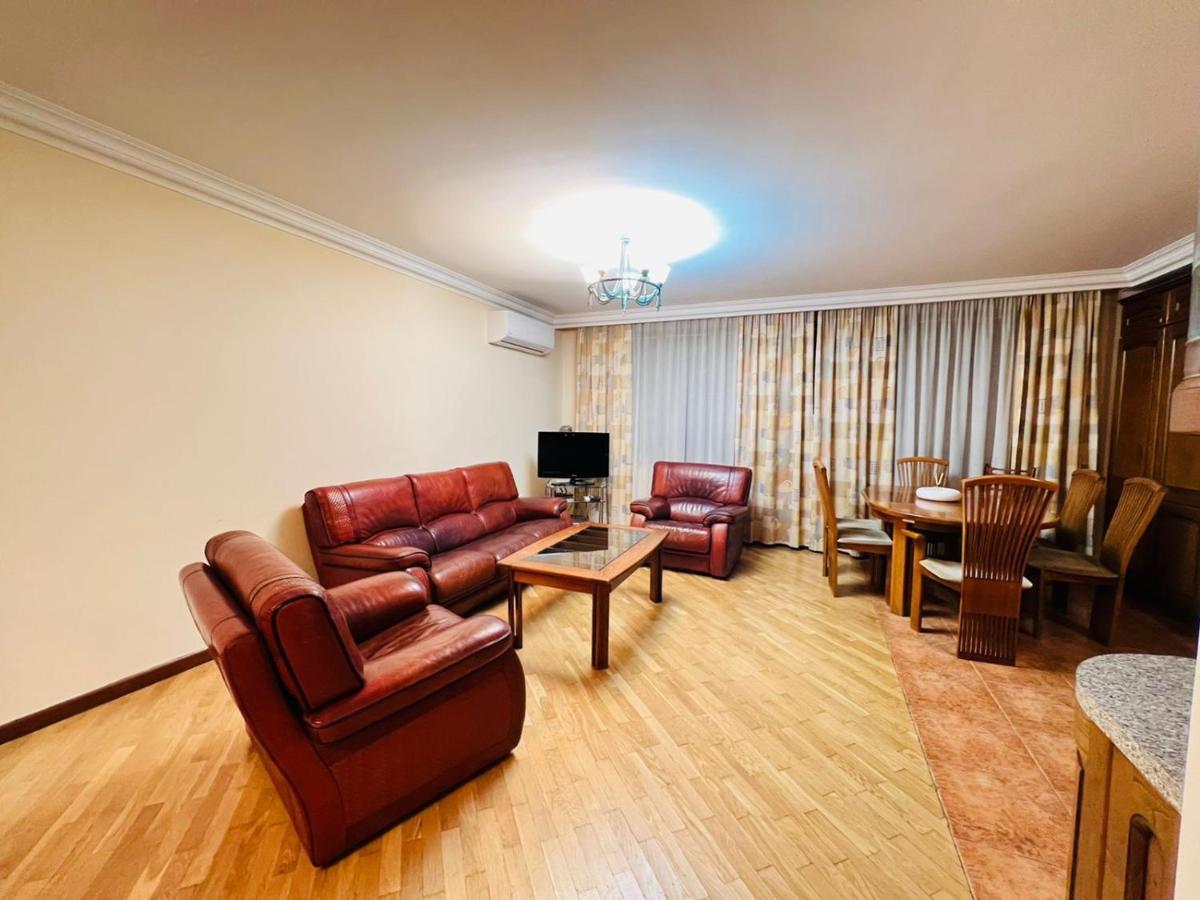 Luxuary Spacious 2+1Bedroom Apt,Centre Yerevan Exterior photo