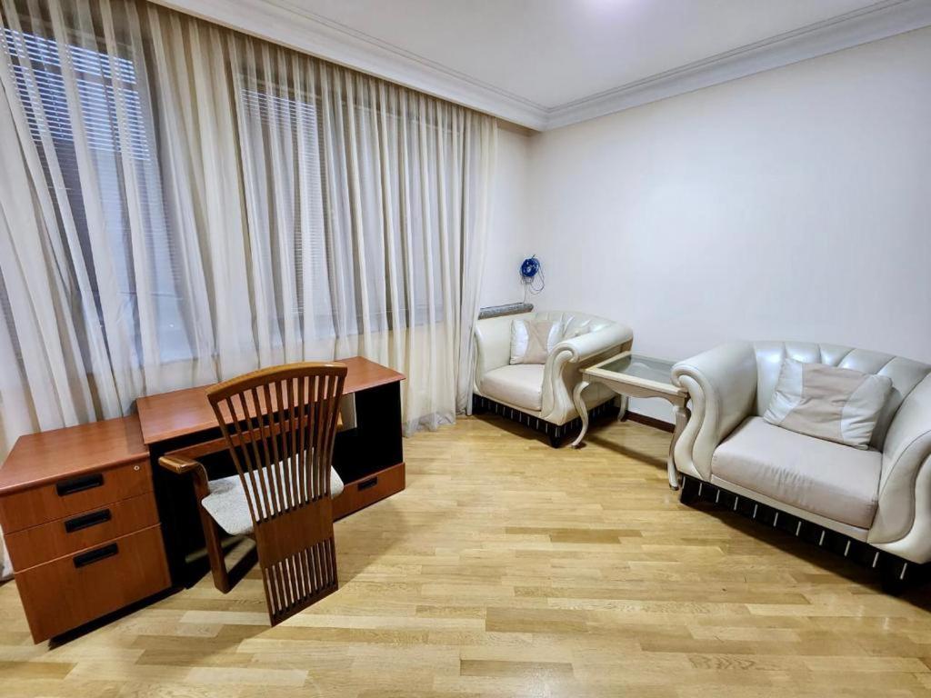 Luxuary Spacious 2+1Bedroom Apt,Centre Yerevan Exterior photo